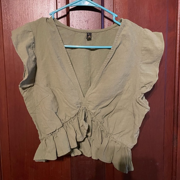 Sage green matching two-piece set. Size large. - Picture 5 of 5